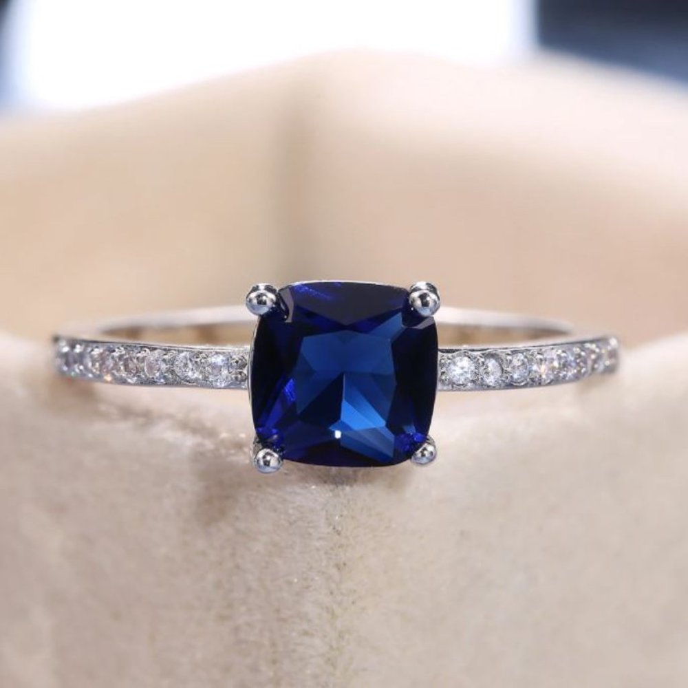 18k White Gold Diamond Sapphire Cushion Cut Ring - Picture 4 of 4